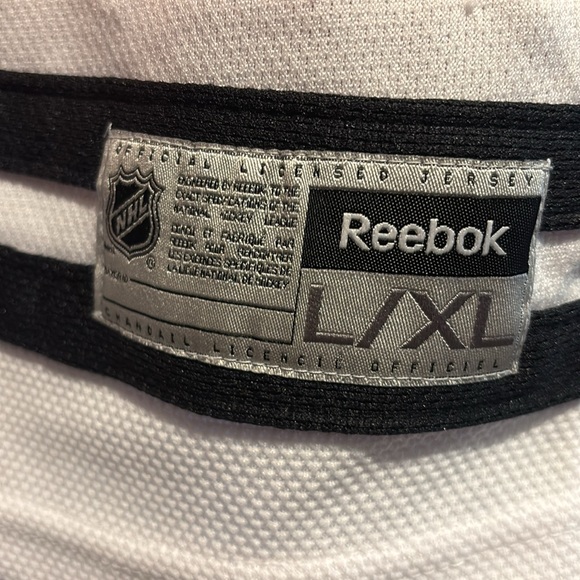 Blackhawks Jersey - Picture 2 of 3